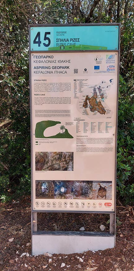 Ερμηνευτική Πινακίδα τοποθετημένη στον Γεωτόπο Σπηλιά Ρίζες