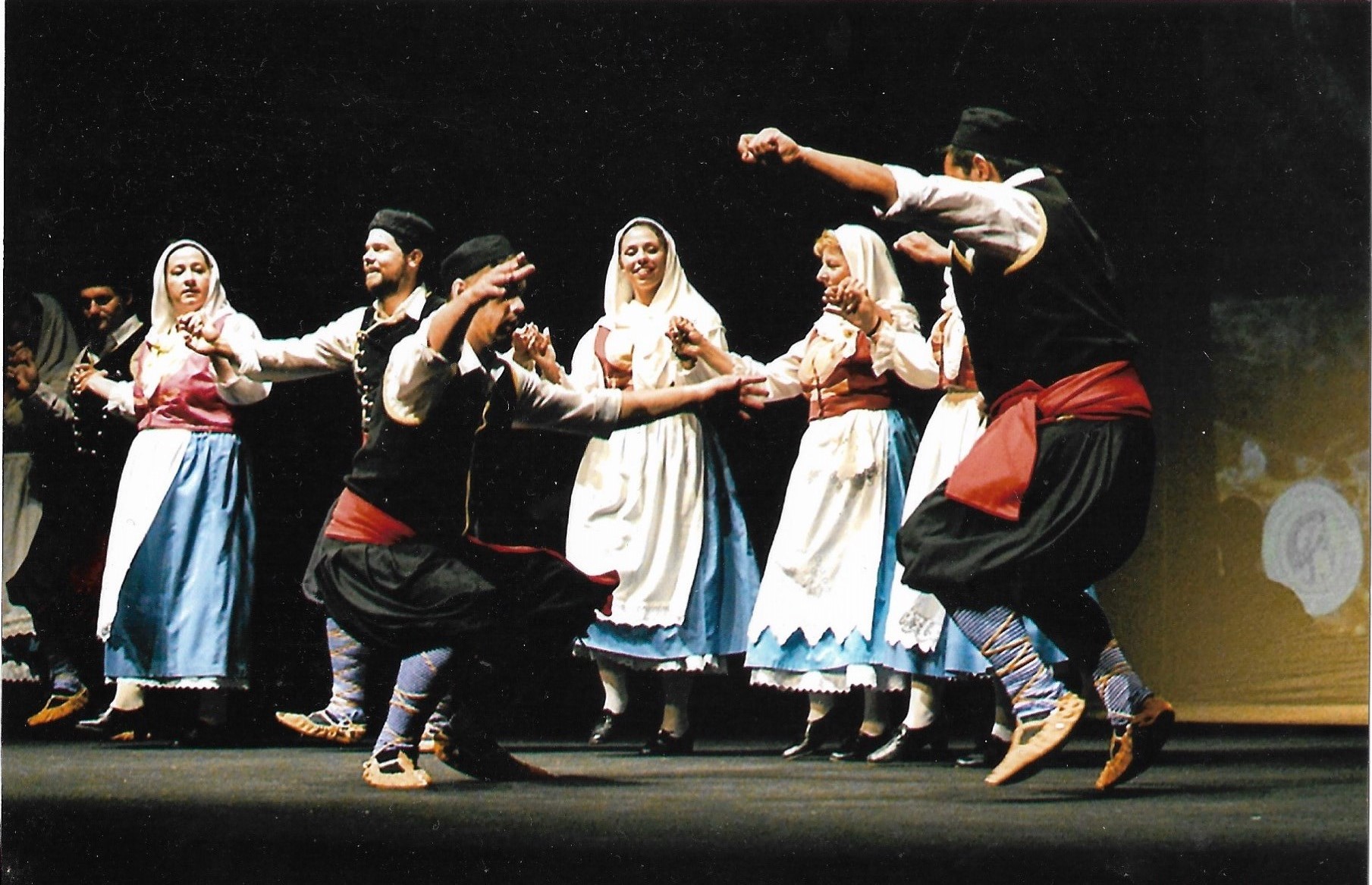 Μπάλλος από χορευτές του Λυκείου Ελληνίδων - Παράρτημα Αργοστολίου