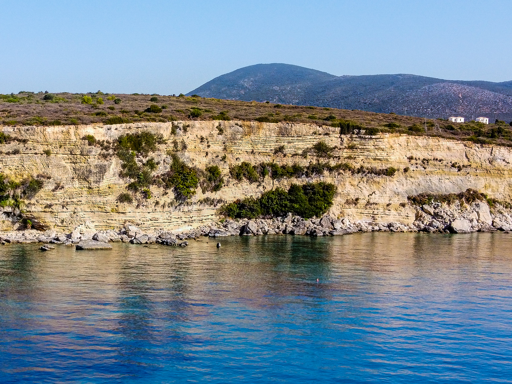 Άποψη παράκτιας τομής με τυπικές αποθέσεις δελταϊκού συστήματος